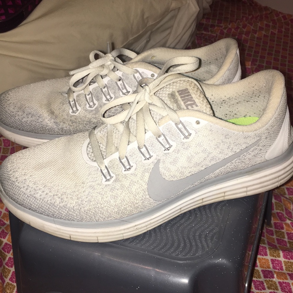 White Nike Free Run Distance